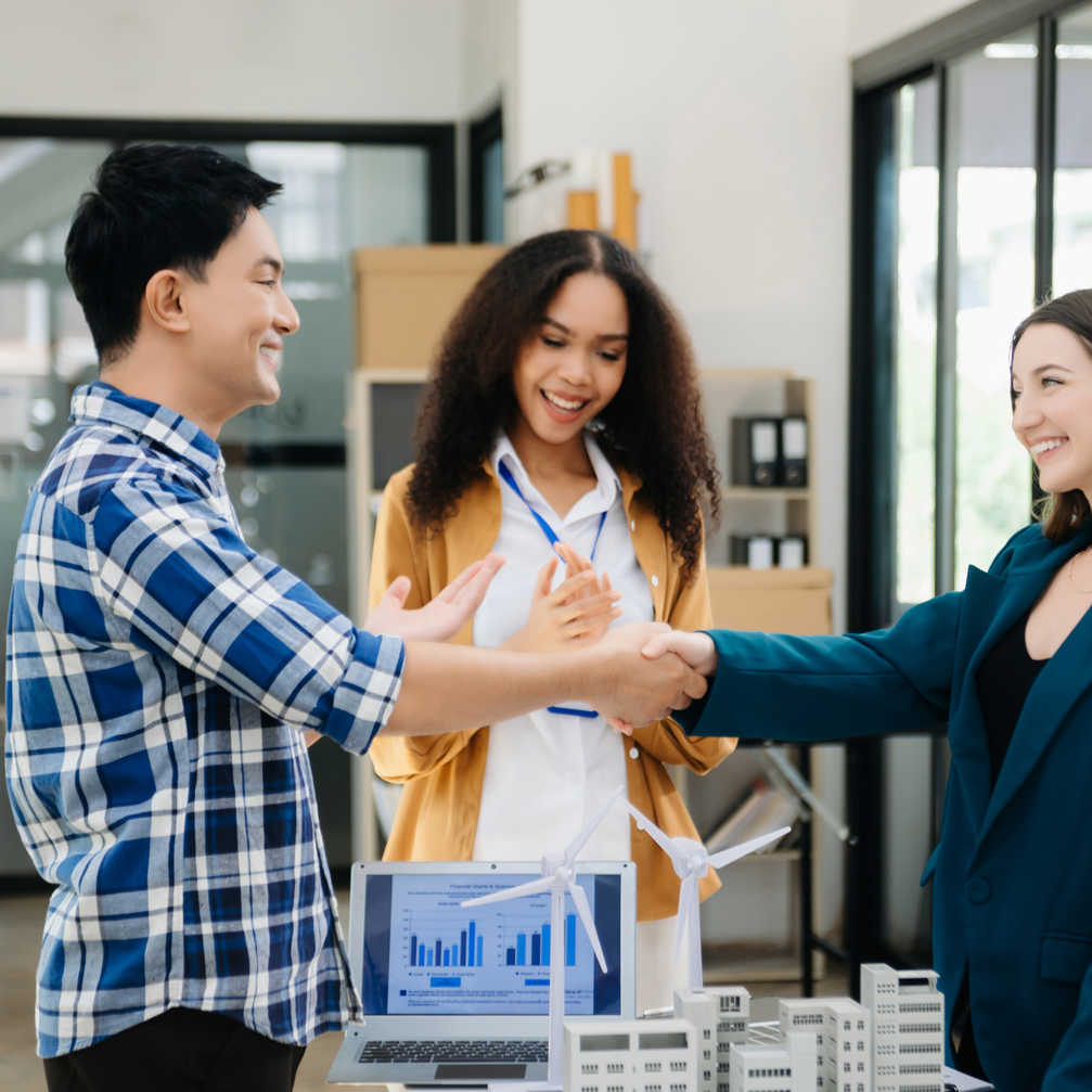 Discussion Among Businesspeople On The Latest Deve 2025 07 27 00 28 56 Utc